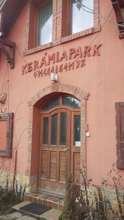 Kerámiapark Guesthaus Hotel Budapest Bagian luar foto