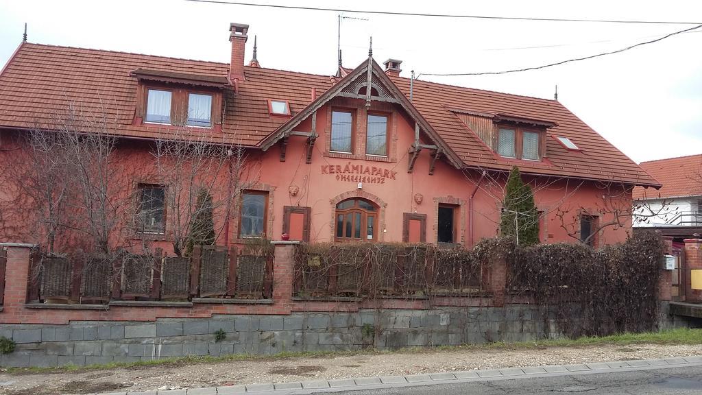 Kerámiapark Guesthaus Hotel Budapest Bagian luar foto
